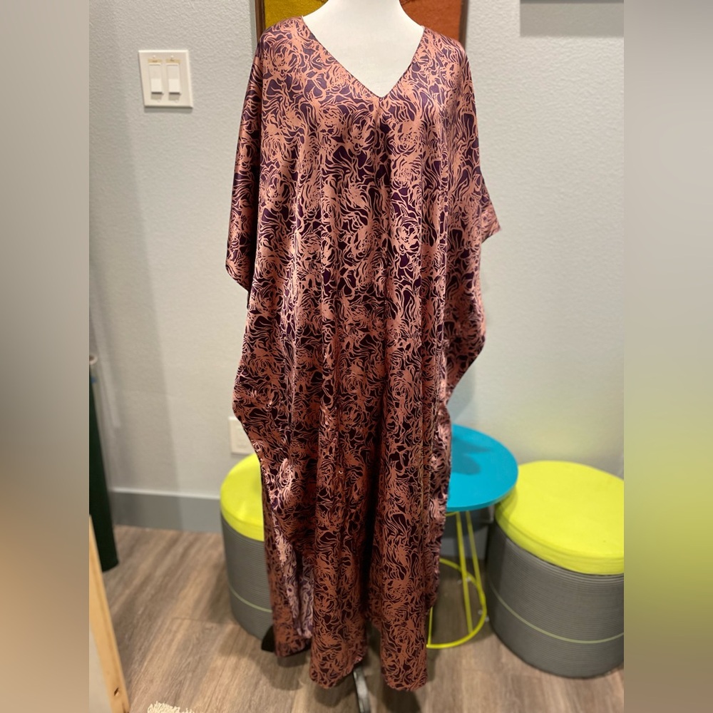 Up2Date | One Size | Kaftan | Purple/Rose Swirl | Loungewear | VNeck | Cover-Up